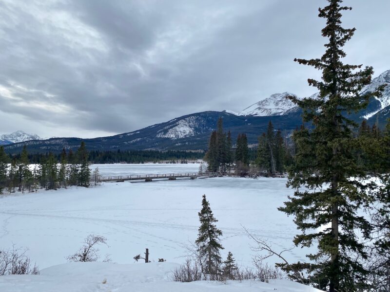 Pyramid Lake, Jasper. Image © PlanetSKI